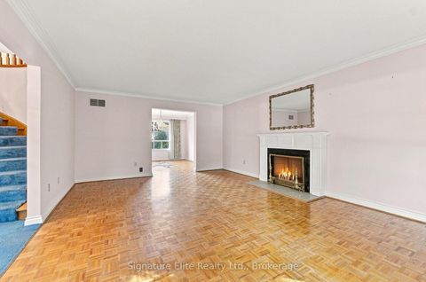 Photo 4 at 20 Riderwood Drive, Windfields, Toronto