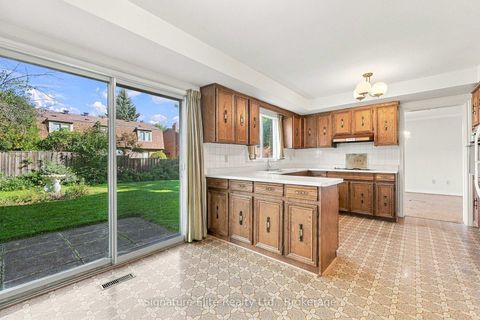 Photo 6 at 20 Riderwood Drive, Windfields, Toronto