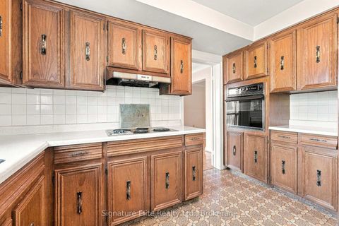 Photo 8 at 20 Riderwood Drive, Windfields, Toronto