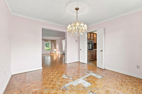 Photo 10 at 20 Riderwood Drive, Windfields, Toronto