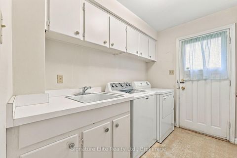 Photo 13 at 20 Riderwood Drive, Windfields, Toronto