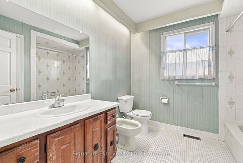 Photo 17 at 20 Riderwood Drive, Windfields, Toronto