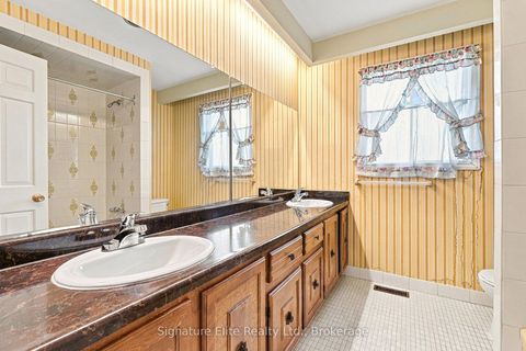 Photo 21 at 20 Riderwood Drive, Windfields, Toronto