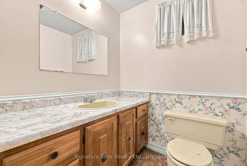 Photo 28 at 20 Riderwood Drive, Windfields, Toronto