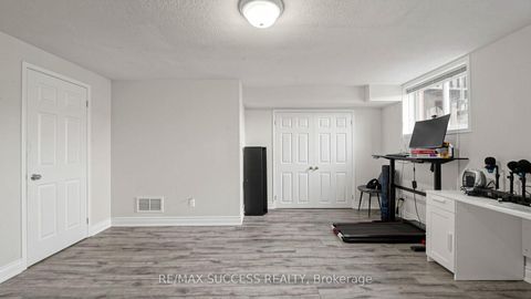 Photo 6 at 19 Boot Terrace, York University Heights, Toronto