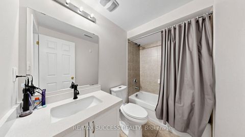 Photo 7 at 19 Boot Terrace, York University Heights, Toronto
