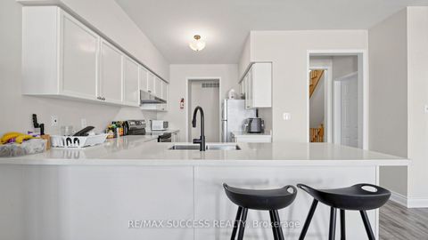 Photo 11 at 19 Boot Terrace, York University Heights, Toronto