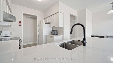 Photo 12 at 19 Boot Terrace, York University Heights, Toronto