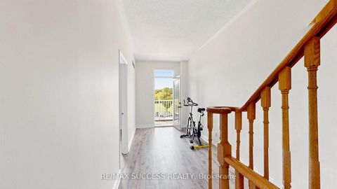 Photo 22 at 19 Boot Terrace, York University Heights, Toronto