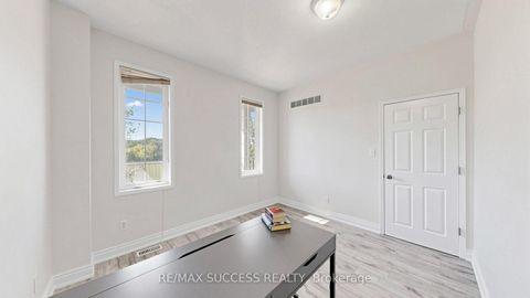Photo 26 at 19 Boot Terrace, York University Heights, Toronto