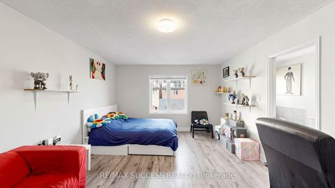 Photo 33 at 19 Boot Terrace, York University Heights, Toronto