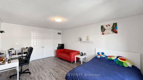 Photo 34 at 19 Boot Terrace, York University Heights, Toronto