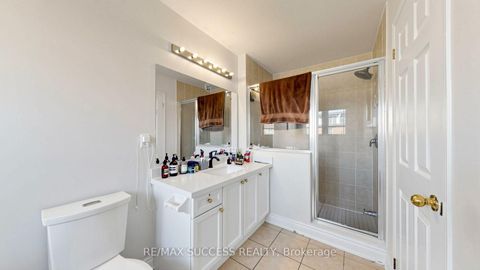 Photo 35 at 19 Boot Terrace, York University Heights, Toronto