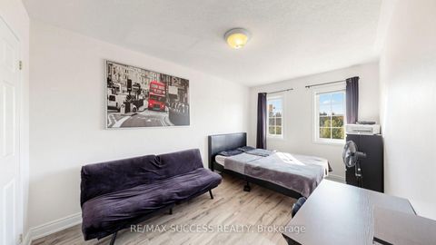 Photo 37 at 19 Boot Terrace, York University Heights, Toronto