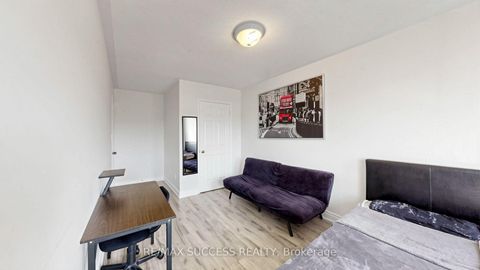 Photo 38 at 19 Boot Terrace, York University Heights, Toronto