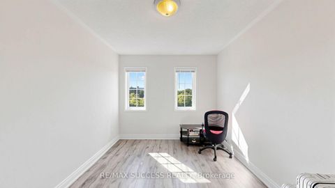 Photo 40 at 19 Boot Terrace, York University Heights, Toronto