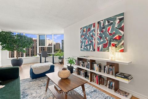 Photo 3 at 625 - 222 The Esplanade Avenue, Waterfront Communities C8, Toronto