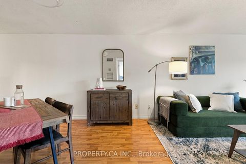 Photo 7 at 625 - 222 The Esplanade Avenue, Waterfront Communities C8, Toronto