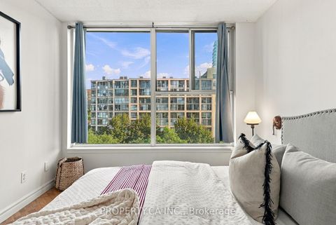 Photo 10 at 625 - 222 The Esplanade Avenue, Waterfront Communities C8, Toronto