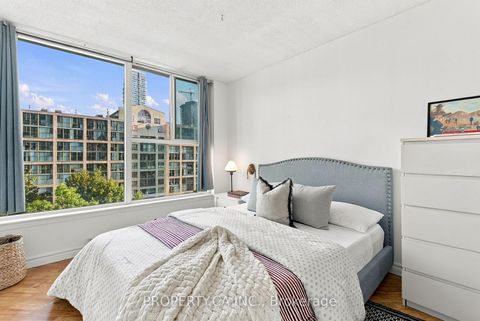 Photo 11 at 625 - 222 The Esplanade Avenue, Waterfront Communities C8, Toronto