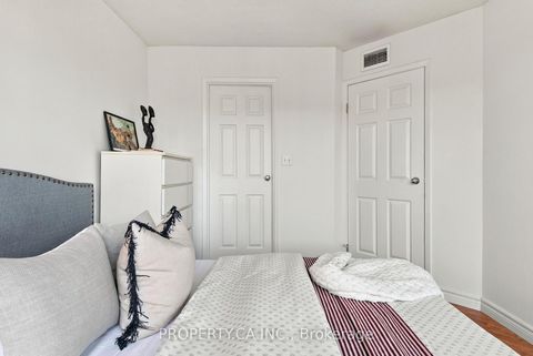 Photo 16 at 625 - 222 The Esplanade Avenue, Waterfront Communities C8, Toronto