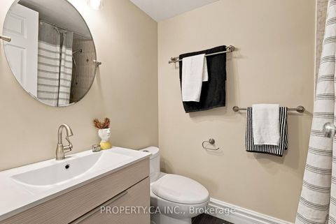 Photo 18 at 625 - 222 The Esplanade Avenue, Waterfront Communities C8, Toronto