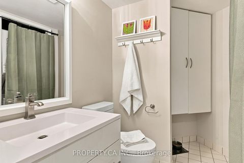 Photo 31 at 625 - 222 The Esplanade Avenue, Waterfront Communities C8, Toronto