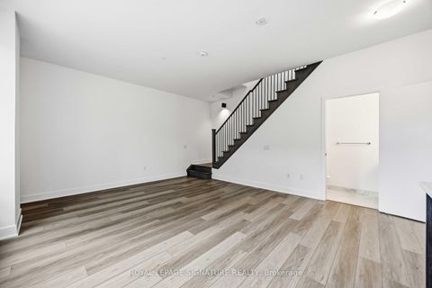 Photo 4 at 102 - 2 Teagarden Court N, Willowdale East, Toronto