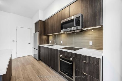 Photo 9 at 102 - 2 Teagarden Court N, Willowdale East, Toronto