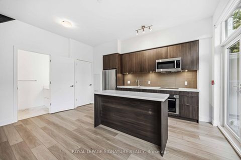 Photo 10 at 102 - 2 Teagarden Court N, Willowdale East, Toronto