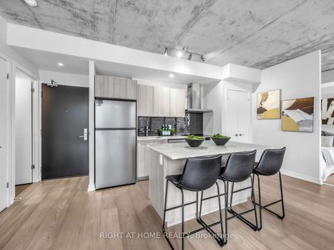 Photo 11 at 708 - 650 King Street West Street W, Waterfront Communities C1, Toronto