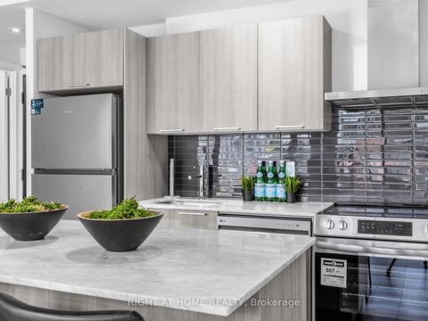 Photo 12 at 708 - 650 King Street West Street W, Waterfront Communities C1, Toronto