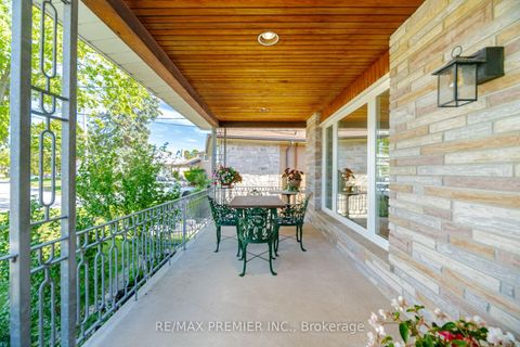 Photo 5 at 33 Belleglade Court, Humbermede, Toronto