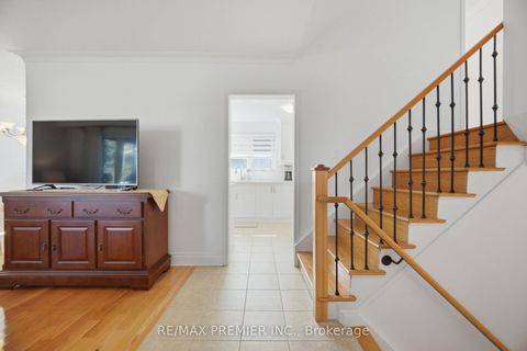 Photo 9 at 33 Belleglade Court, Humbermede, Toronto