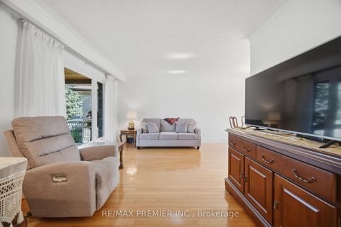 Photo 10 at 33 Belleglade Court, Humbermede, Toronto