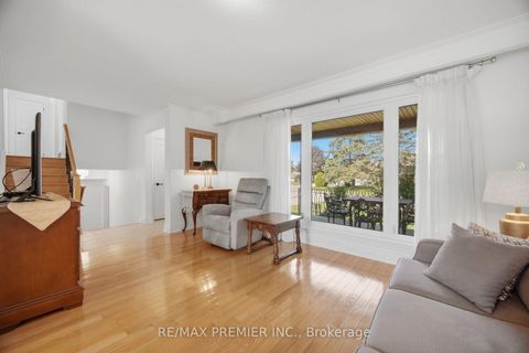 Photo 11 at 33 Belleglade Court, Humbermede, Toronto