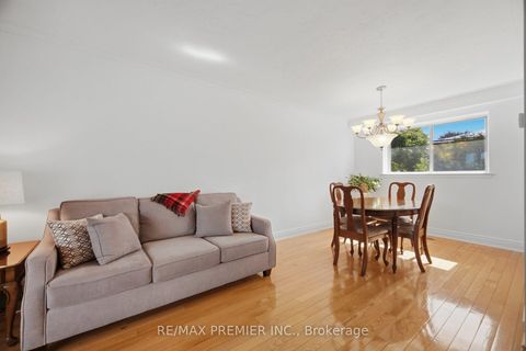 Photo 13 at 33 Belleglade Court, Humbermede, Toronto