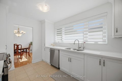 Photo 17 at 33 Belleglade Court, Humbermede, Toronto