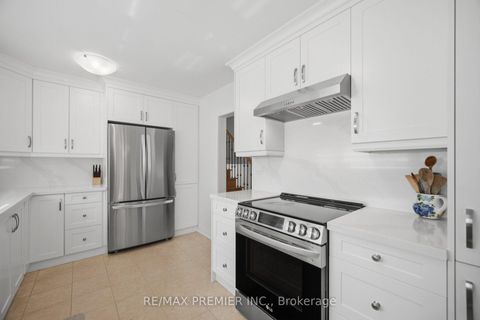 Photo 18 at 33 Belleglade Court, Humbermede, Toronto