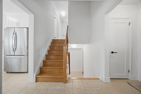 Photo 20 at 33 Belleglade Court, Humbermede, Toronto