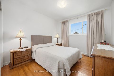 Photo 22 at 33 Belleglade Court, Humbermede, Toronto