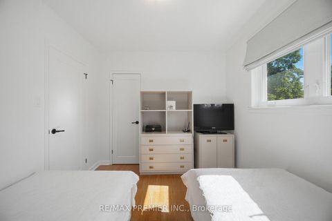 Photo 26 at 33 Belleglade Court, Humbermede, Toronto