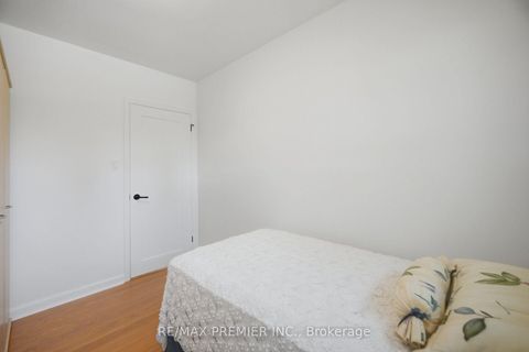 Photo 28 at 33 Belleglade Court, Humbermede, Toronto