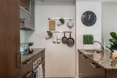 Photo 4 at 703 - 12 YORK Street, Waterfront Communities C1, Toronto