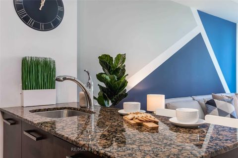 Photo 5 at 703 - 12 YORK Street, Waterfront Communities C1, Toronto