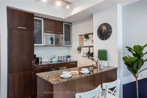 Photo 6 at 703 - 12 YORK Street, Waterfront Communities C1, Toronto