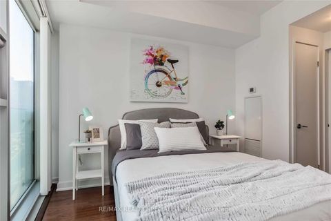 Photo 7 at 703 - 12 YORK Street, Waterfront Communities C1, Toronto
