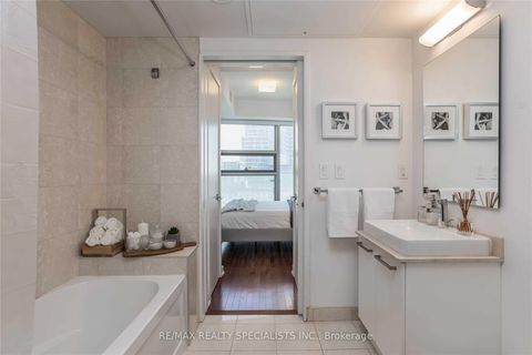 Photo 10 at 703 - 12 YORK Street, Waterfront Communities C1, Toronto