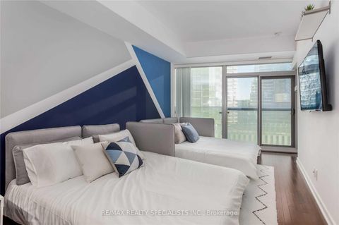 Photo 13 at 703 - 12 YORK Street, Waterfront Communities C1, Toronto