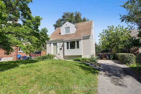 Photo 2 at 3 Greenacres Road, Greenbrook, Toronto